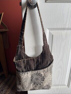 MARUCA Handcrafted Stylish Black, Gray and Tan Floral Tote Bag/Purse